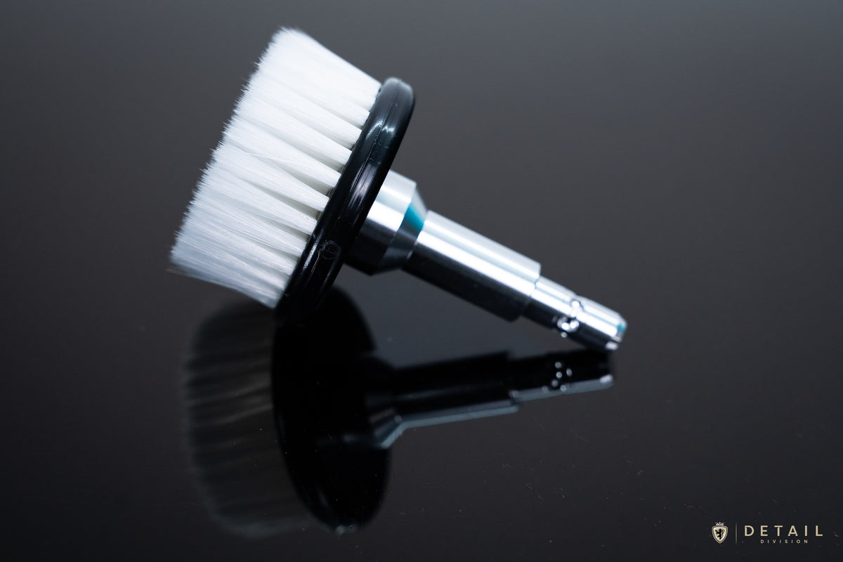 APS PIXI Brush 60, a 57mm soft-bristle interior brush that attaches directly to the FLEX PXE80 for cleaning soft interior surfaces like plastic moldings, leather seats, and rubber gaskets. Durable aluminum shaft, smooth plastic plate for edge protection.