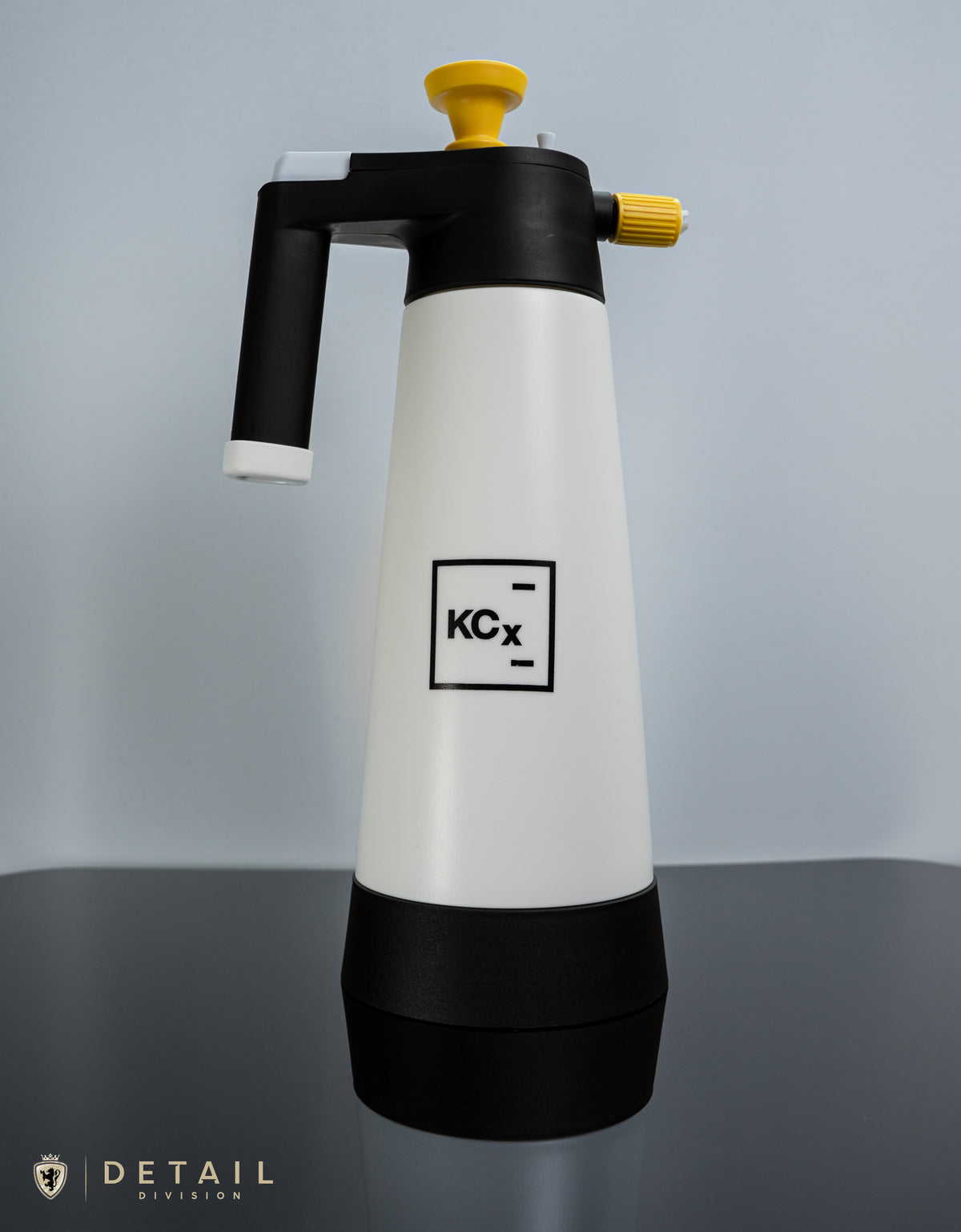 Yellow Koch Chemie 2L Pump Pressure Foam Sprayer with adjustable foam tips, designed for foaming products like GSF, NMS, and Active Foam. Includes a pressure release valve and maintenance accessories.